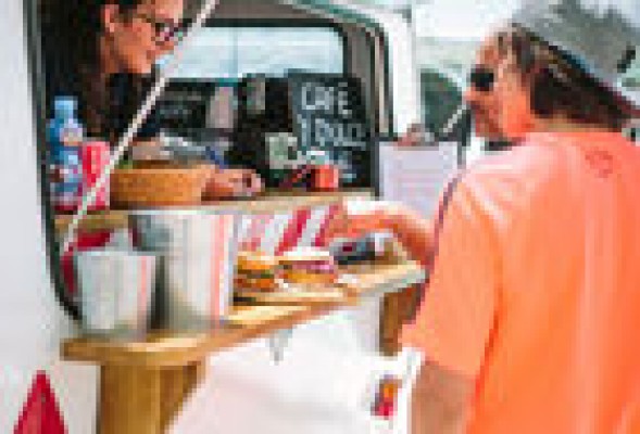 El encuentro 'street food' Contravan se traslada a la Marina tras arrasar en Las Naves