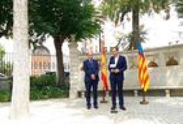 El alcalde de Alicante se distancia de Compromis al tender la mano a estudiar la zona franca