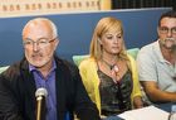 Montiel se compromete a que en los presupuestos de 2016 se contemplen partidas para la nueva RTVV