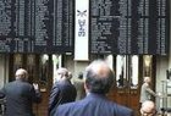 Telefónica y la banca acercan al Ibex 35 a los 10.000 puntos a media sesión