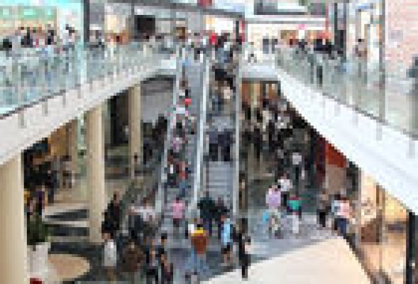 El veto de Economía impide al gran comercio decidir las aperturas en festivo de 2016