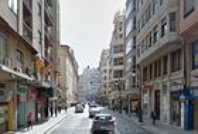 La calle San Vicente, cortada entre Periodista Azzati y la Sangre hasta diciembre