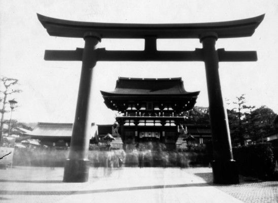 Desde los edificios a la vida nipona: las Fotolateras capturan Japón a través de una caja de galletas 
