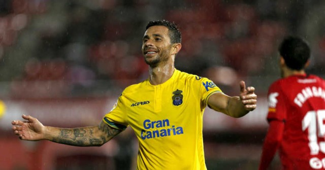 El balonazo en el ojo no parece que vaya a impedir a Rubén Castro estar en Elche

