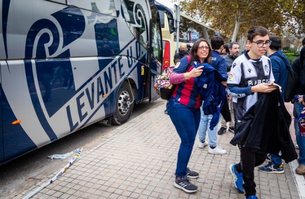 El Levante UD mantiene el desplazamiento gratuito al estadio para los afectados de la dana
