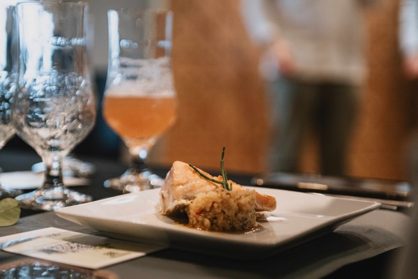 La gastronomía murciana y las Numeradas Serie Andalucía brillan en la última experiencia de Cervezas Alhambra

