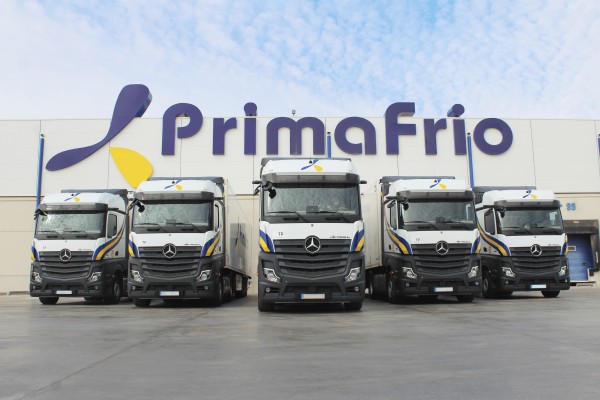 La alhameña Primafrio renueva su flota con la compra a Daimler de 300 camiones de Mercedes