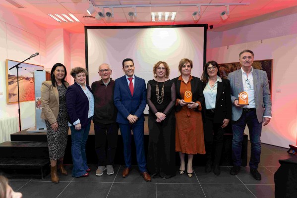 Más de un centenar de vecinos y vecinas participan en la II Gala del
Comercio de Canet d’en Berenguer
