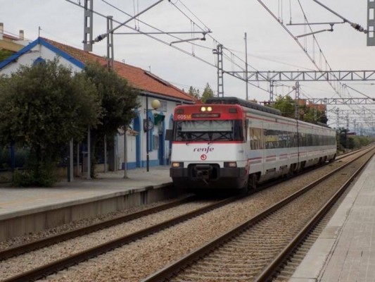 Una falta de tensión en catenaria provoca retrasos en la línea C6 (València Nord-Castelló) de Cercanías
