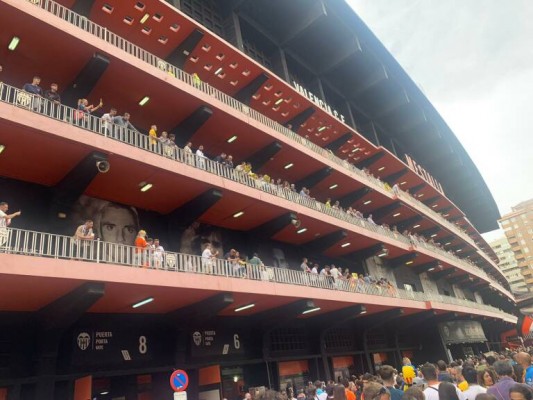 'Últimes vesprades a Mestalla' pide a ingenieros y arquitectos que apoyen renovar Mestalla
