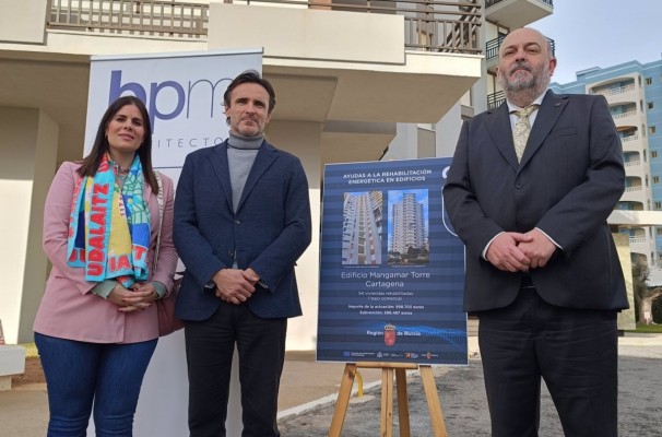 54 familias de 'Mangamar Torre' disfrutan de mejoras energéticas y acústicas con ayudas del Ejecutivo regional