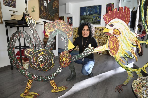 Agustina Ortega, la artista de Castelló que expone su arte y pintura en su taller de Cardona Vives