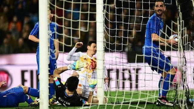 De Gea y Aduriz salvan de la derrota a una España irreconocible