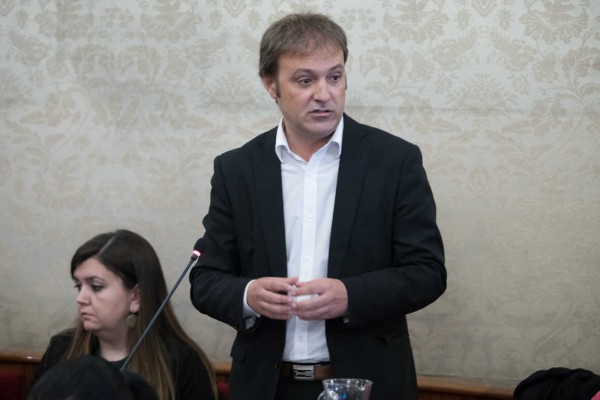 Bellido, dispuesto a explicar al PP y la oposición los pagos a Escola y a pactar cambios en Contratación