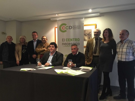 El CCD, heredero del CDS, presenta a su candidato a alcalde con el cesado Juanvi Bellido como testigo