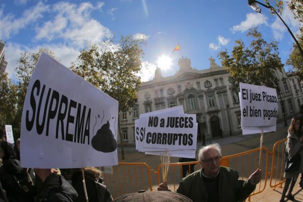 Los vecinos contraprograman a Podemos