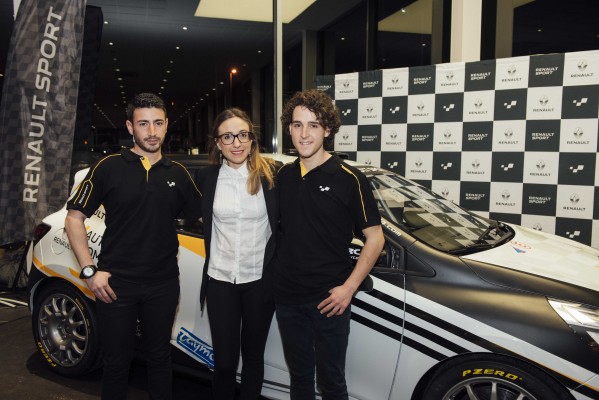 Presentación en Automóviles Gomis del Renault Clio con el que competirá JJ Pérez 