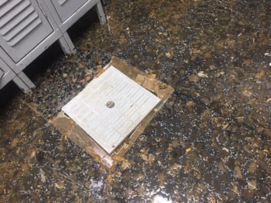 El consultorio Constitución de Castellón sufre un vertido de aguas fecales