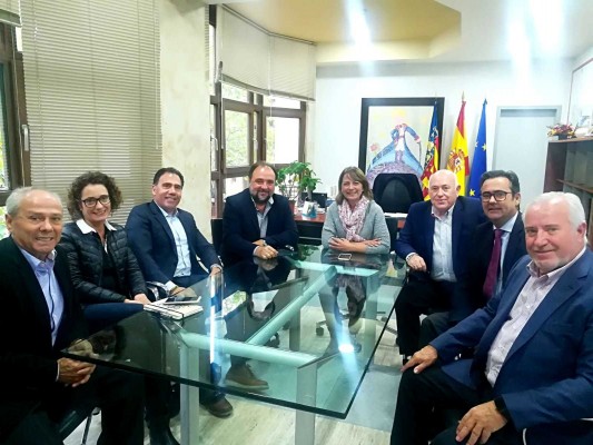 Cedelco se reúne con la alcaldesa de Aspe y aborda el alto Impuesto de Actividades Económicas del municipio 
