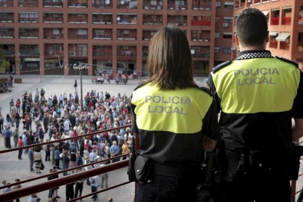 Compromís quiere expedientar a varios ayuntamientos por incumplimientos en los uniformes policiales