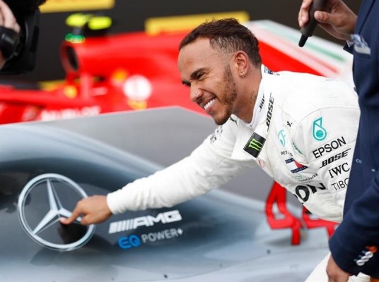 Hamilton gana en Brasil y Mercedes se asegura su quinto Mundial de Constructores consecutivo