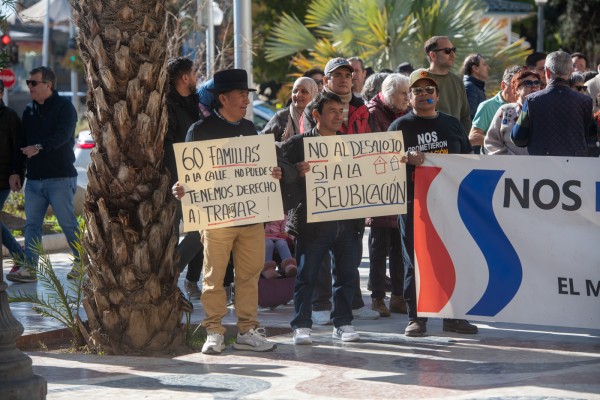 Protesta por los puestos de los 'hippies' en la Explanada (fotos RAFA MOLINA)