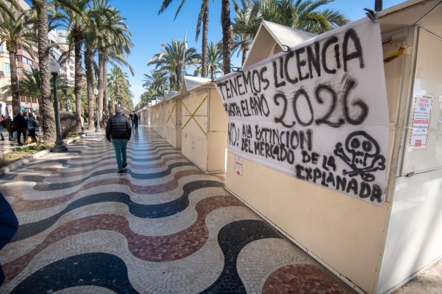 Alicante no ve viables las alternativas para reubicar a los 'hippies' de La Explanada y ejecutará su desalojo