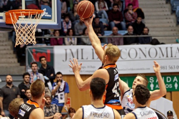 Valencia Basket recupera la senda del triunfo en Galicia 