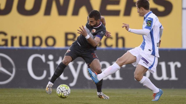 El Elche puntúa en casa del líder 
