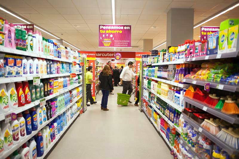 La recuperación anima a las franquicias a rellenar los huecos de la gran distribución en Valencia