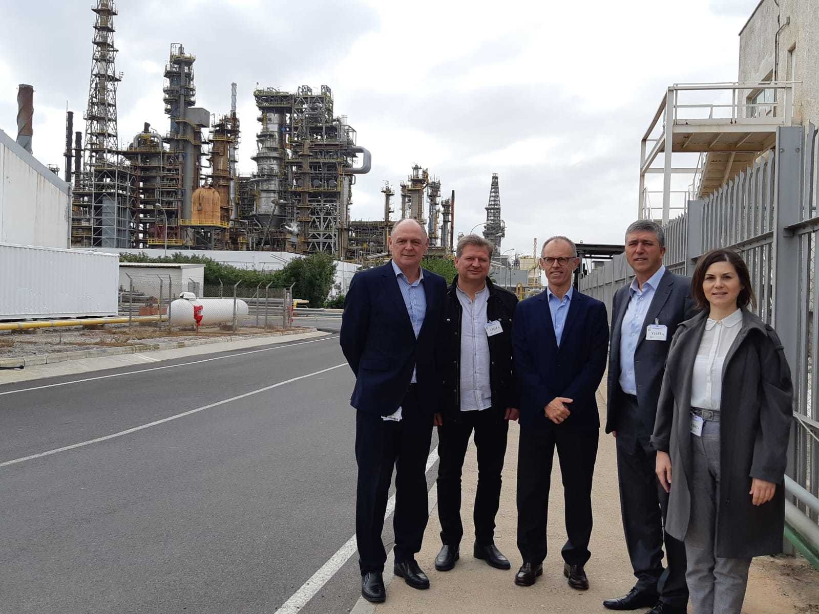 Climent traslada a BP sus planes para simplificar la burocracia en la implantación de nuevos negocios