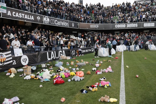 El Elche impide al Castellón brindarle un regalo al SkyFi Castalia por Navidad (Fotos: Carme Ripollés)