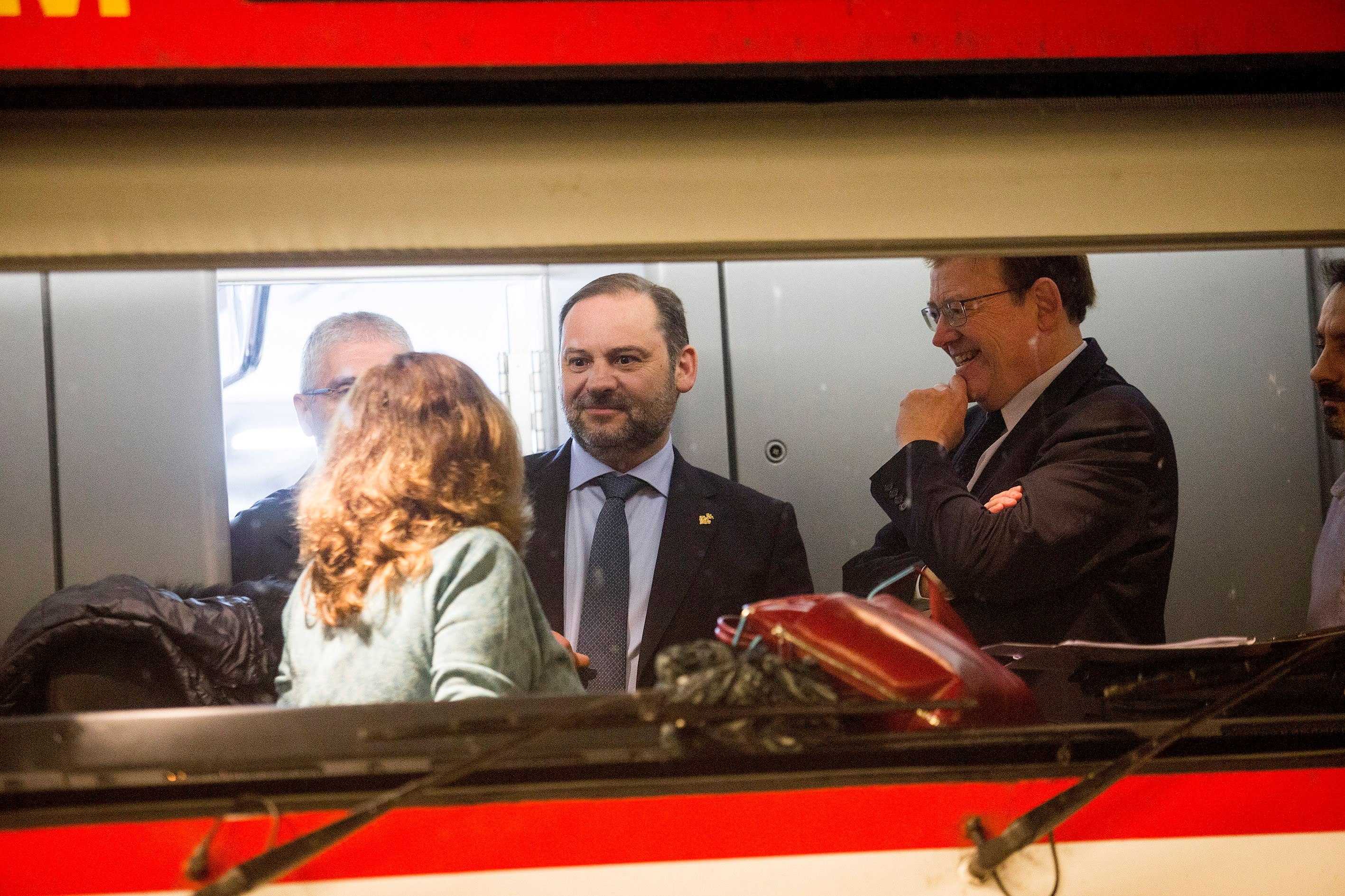 - El ministro de Fomento, José Luis Ábalos, acompañado por el president de la Generalitat, Ximo Puig, presenta la ampliación de la oferta de trenes entre Castellón y Vinaròs, ciudades que estarán conectadas con dieciséis nuevos servicios ferroviarios - 