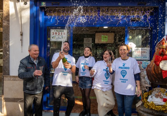 Segundo premio del Sorteo de Navidad 2024 en Orihuela (Fotos: Rafa Molina)