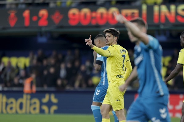 Los amarillos no pueden con los béticos y caen en su campo (Fotos: Carme Ripollés)