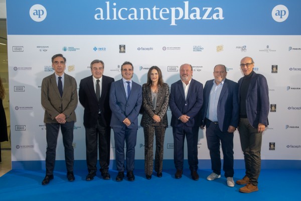 Respaldo multitudinario al anuario 'Tierra de Empresas' 2024 de 'Alicante Plaza' (Fotos: Rafa Molina)