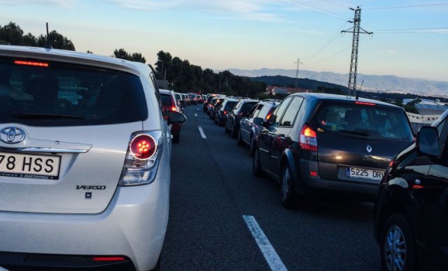 El Gobierno propone prohibir la venta de coches de gasolina, diésel e híbridos desde 2040