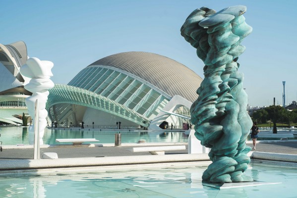 La exposición de Tony Cragg en la Ciutat de les Arts, recogida en una serie de 60 fotografías