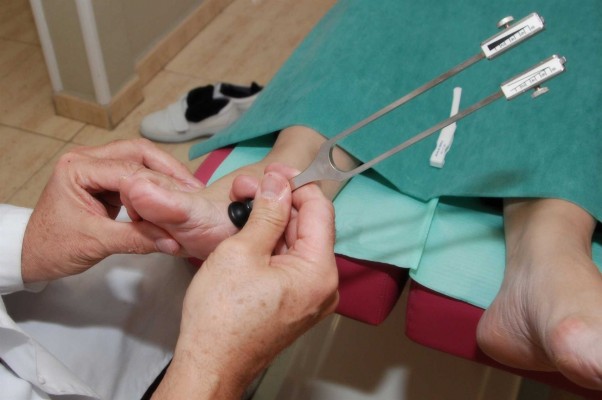 Podólogos calculan que el 40% de las lesiones en el pie diabético se podrían evitar si se diagnosticaran de forma precoz