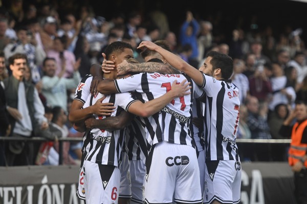 Castalia vuelve a sonreír tras la victoria del Castellón (Fotos: Carme Ripollés)