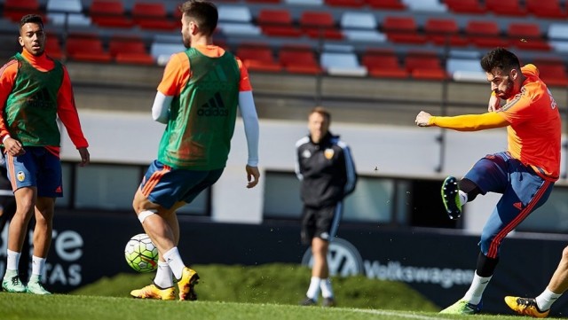 El Valencia retoma el trabajo con las ausencias de Neville y de los internacionales