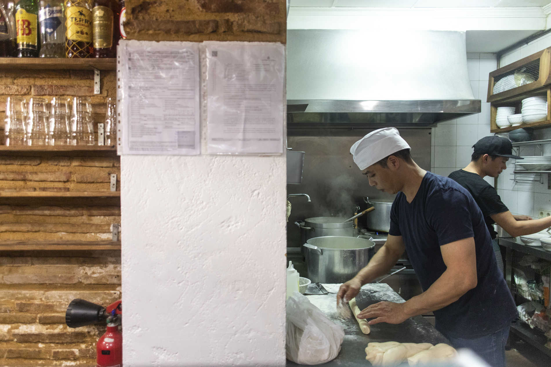 Calle Pelayo, del 1 al 50: ruta para adentrarse en el Chinatown de València