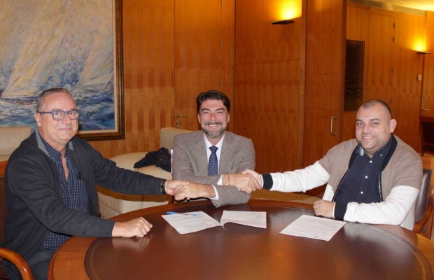 Alicante firma con los artistas Pedro Espadero y Sergio Gómez las Hogueras Oficiales de 2019
