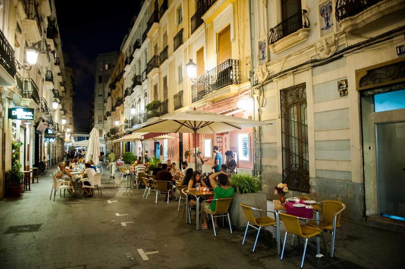 Aspecto de una terraza en el barrio de Ruzafa. Foto: KIKE TABERNER - 