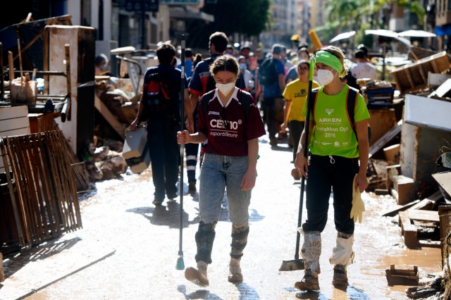Los comités locales de emergencia se extienden en l'Horta Sud tras la Dana