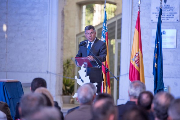 El delegado del Gobierno se atribuye el cese de C. Sánchez en el Puerto: 