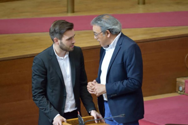 PSPV y Compromís discrepan sobre el alcance de su enmienda contra los anuncios de apuestas