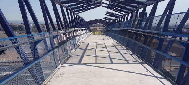 Fomento da el visto bueno a acabar la pasarela de la AP-7 en Cabo Roig, tras diez años de peticiones
