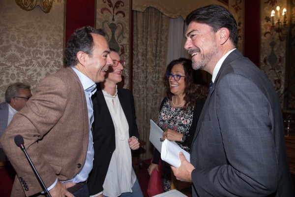 El PP da seis contratos menores por 9.600 euros a la socia de uno de sus asesores cesados