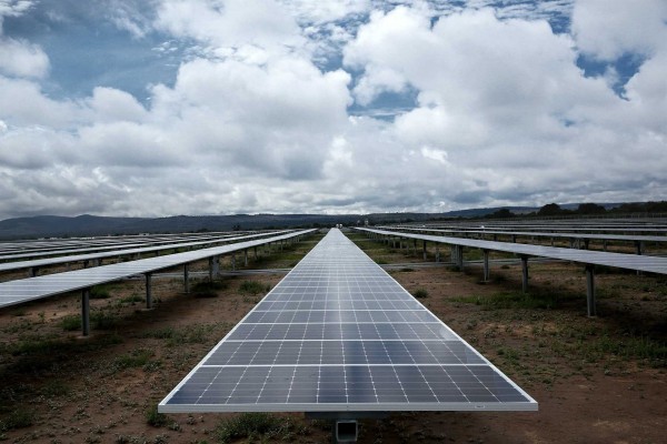 Iberdrola firma con Uvesco el primer acuerdo de compraventa de energía en España con un grupo de distribución